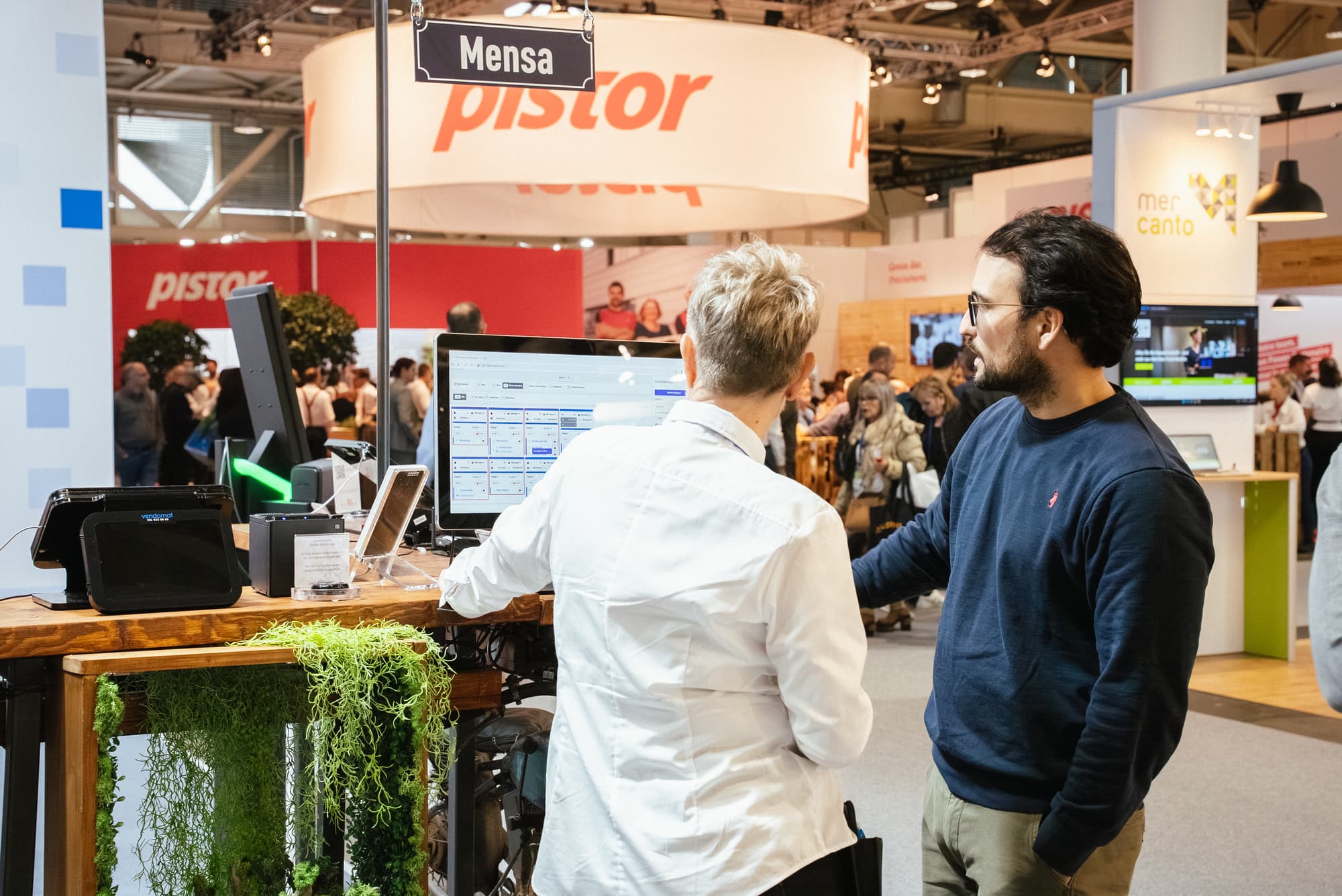 Vendomat Igeho Messe Kunde mit RJ