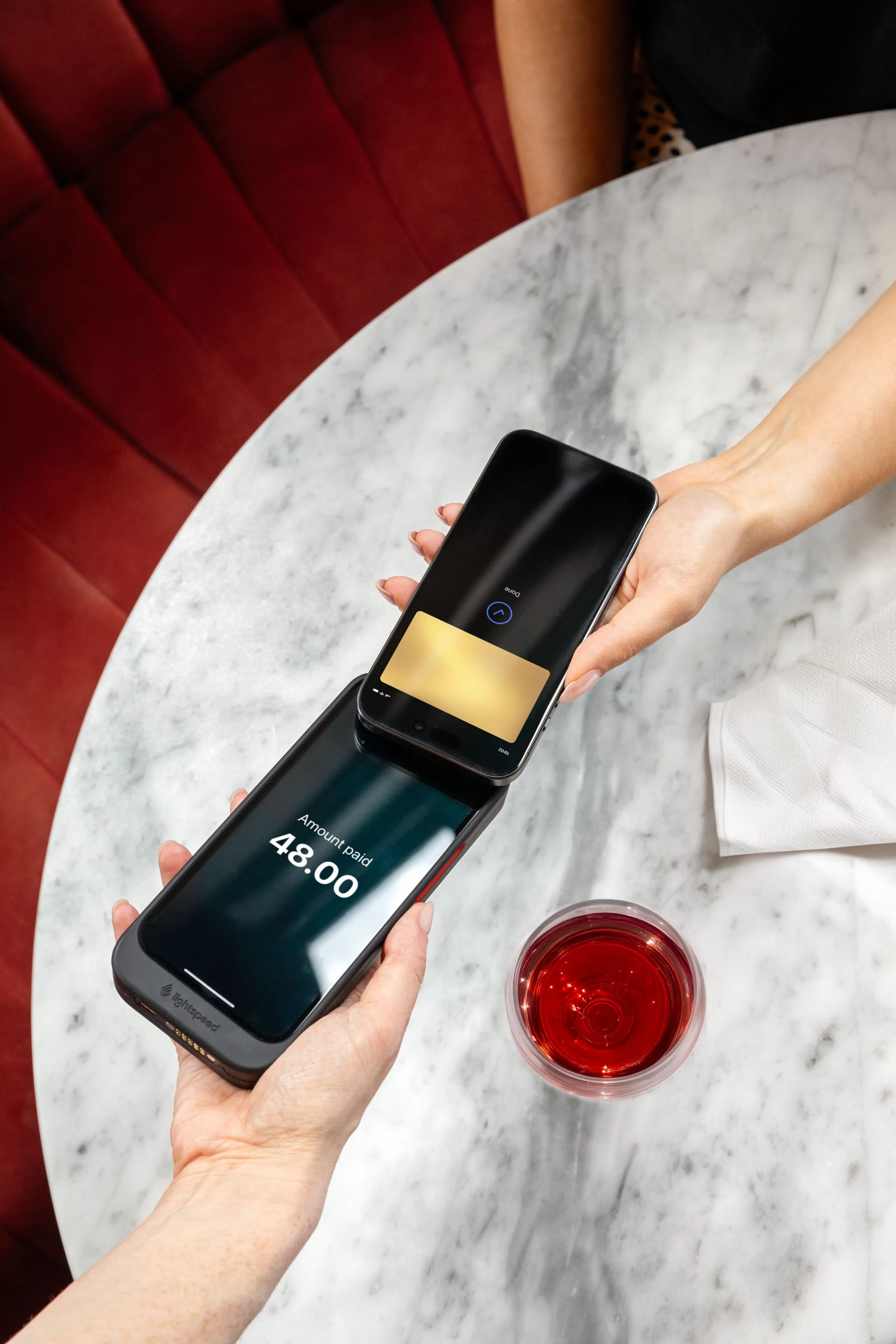 Einfache Kartenzahlung mit Lightspeed Payment und TaptoPay im Schweizer Restaurant