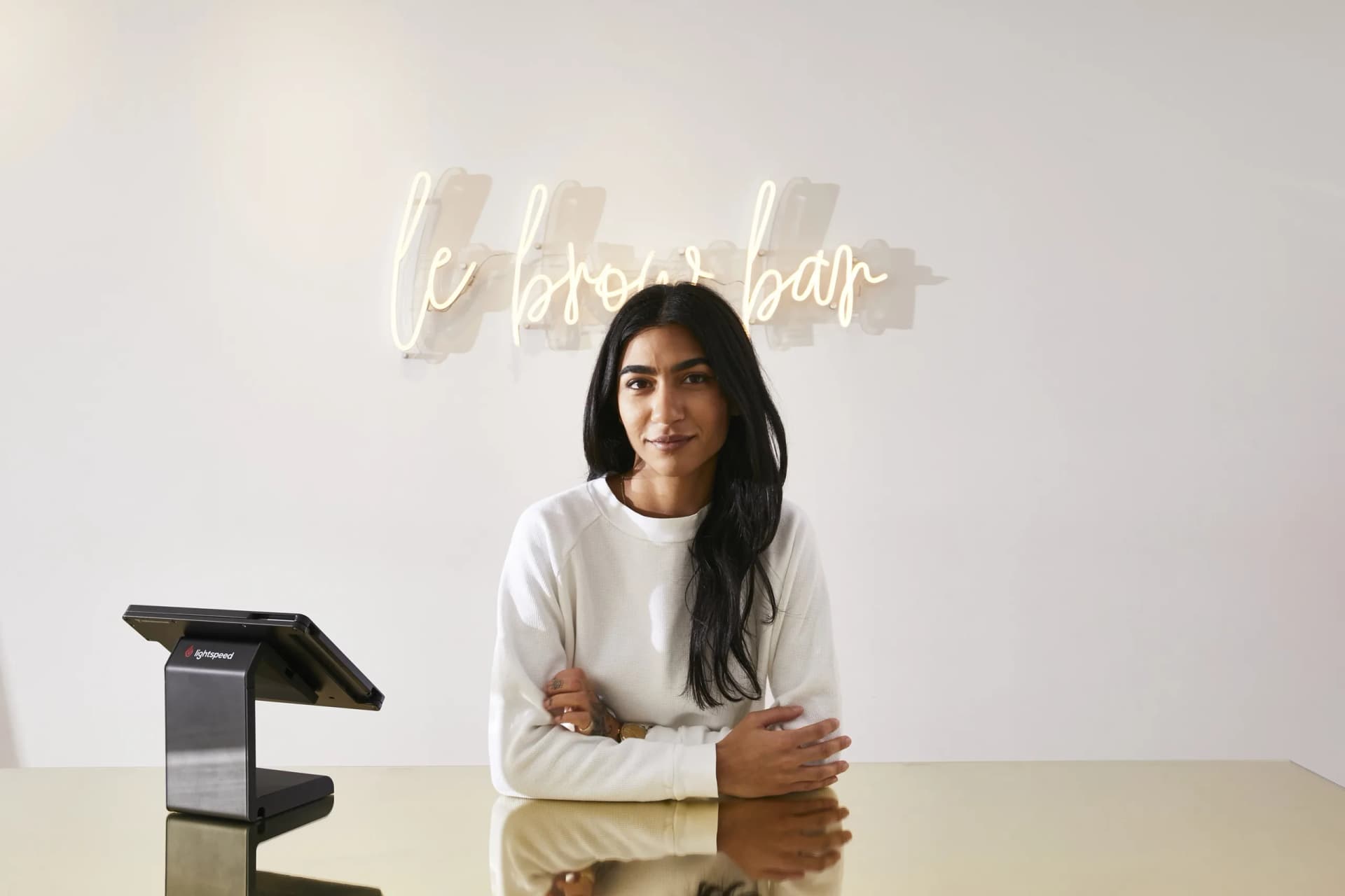 Kundin Brow Bar zeigt Lightspeed Kasse