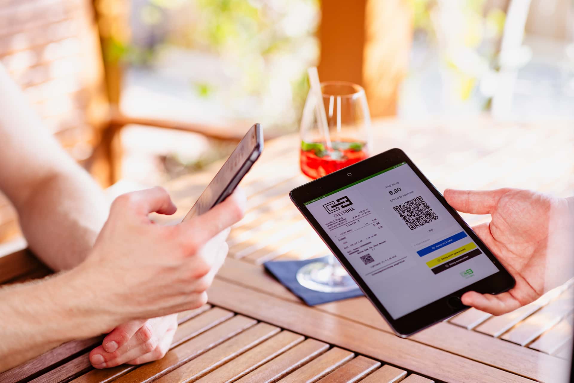 Scannen Sie ihren Gastronomie Kassenbeleg ganz einfach digital und sparen damit Papier