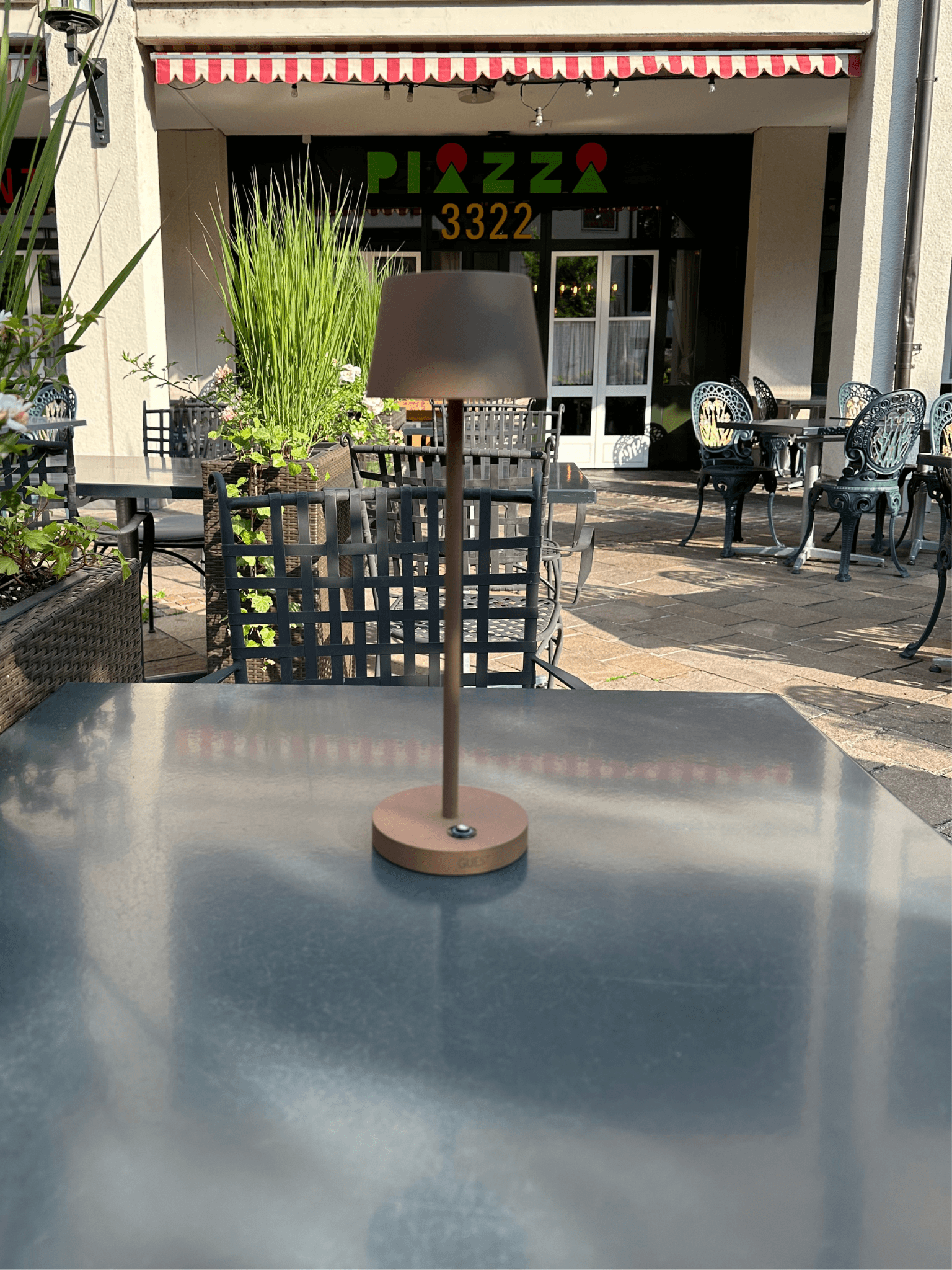 Vendomat Guest Line Tischlampe mit smarter Funktion