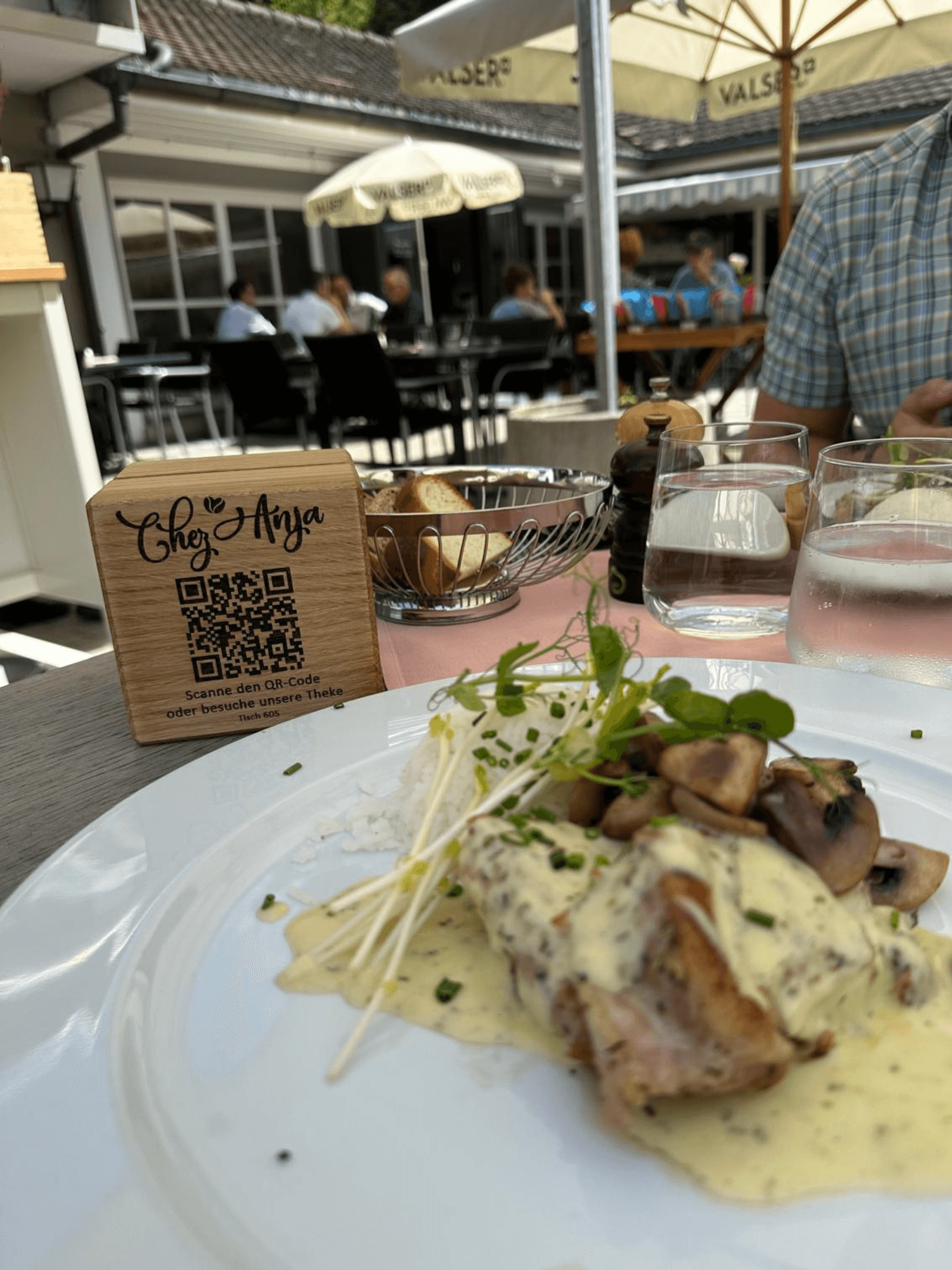 Vendomat Guestline Speisekartenhalter mit QR-Code