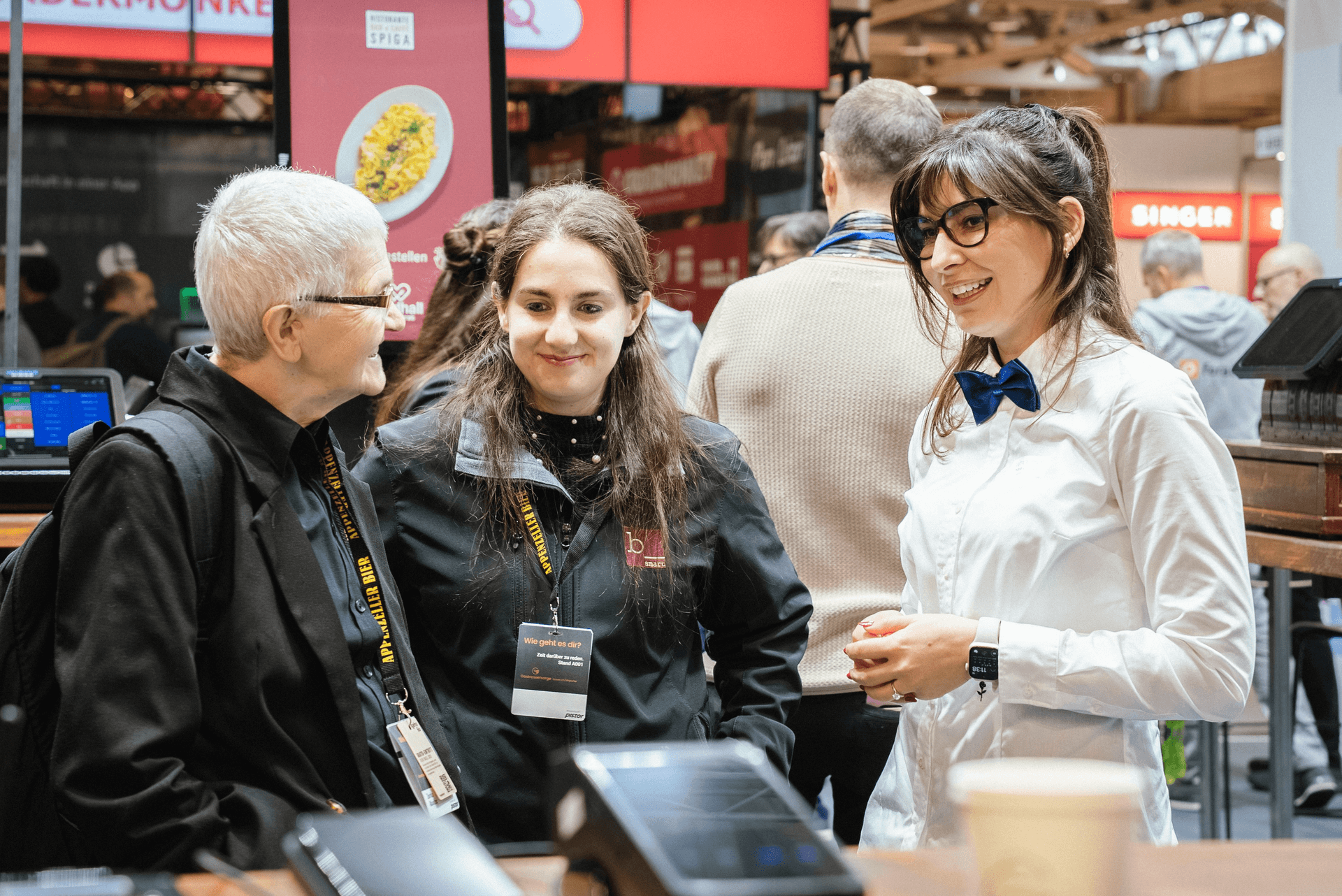 Vendomat Igeho Stand Gespräch Kunden mit CC