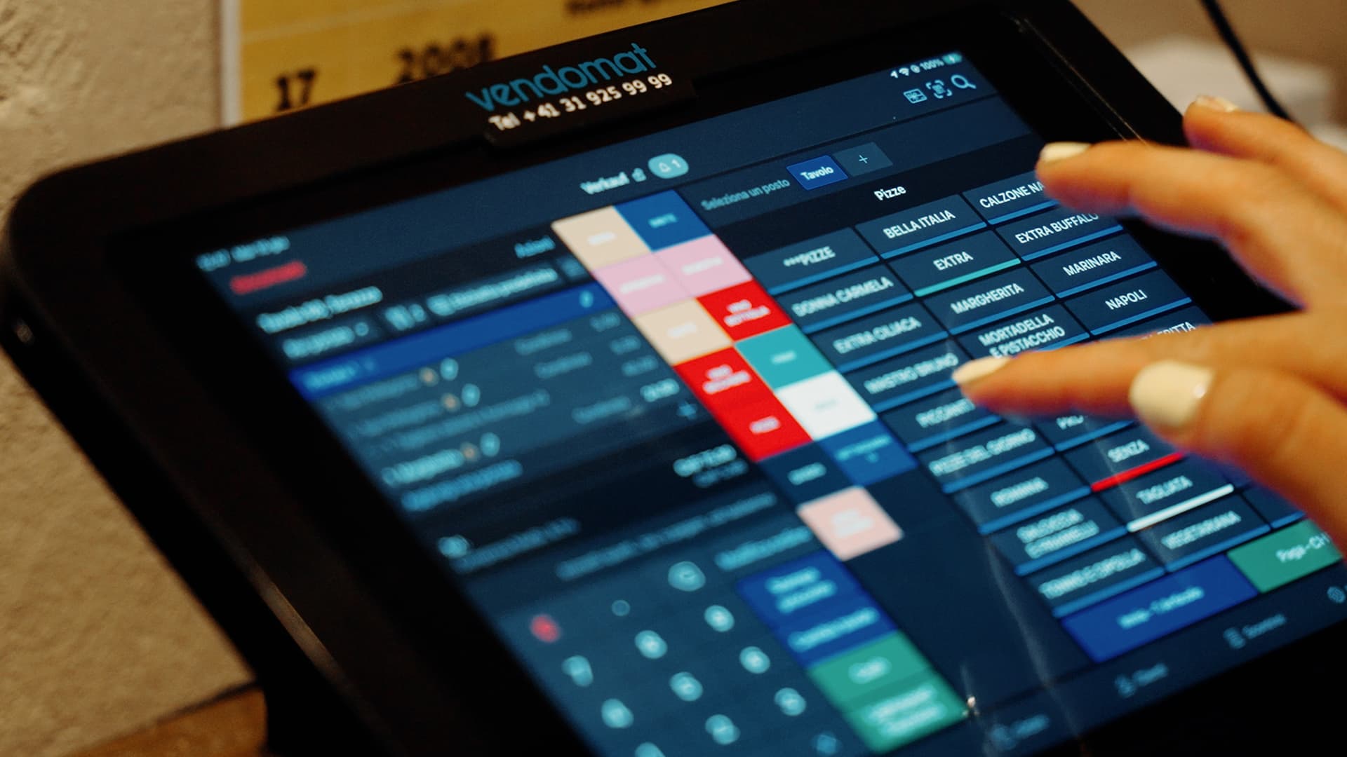 Modernes Lightspeed Kassensystem von Vendomat im Einsatz bei Napulé mit übersichtlicher Touchoberfläche.